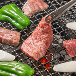 Nikuno Itadaki - 当店は炭火焼き肉です！高火力でジューシーに焼きあげたお肉は絶品です！