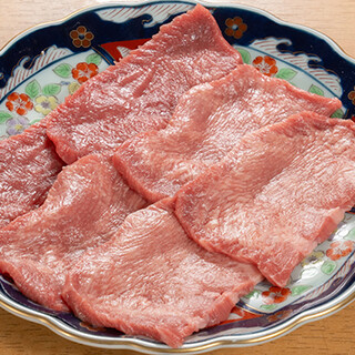 The popular "Japanese Black Beef Premium Tongue Salt" is carefully hand-cut and a must-see