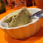 ハッピーケイチャンホシミッツ - べにふうきのお茶アイス
      近くのコンビニで買ってきたスーパーカップにお茶の粉末混ぜて作って貰いました。