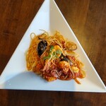 レストラン 癒月 - 魚介のトマトソースパスタ