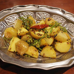 ガネーシュ - 新しゃがのカレーリーフ炒め