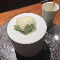 TACUBO - トマトのシートとナスタチウムで挟んだ千葉県木更津の水牛モッツァレラ