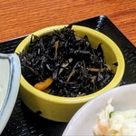 Hitotsugi Chikurinsou - ヒジキの煮物