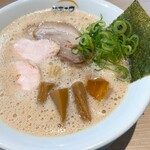 麺 ヒキュウ - 鶏白湯ラーメン 900円 3.7