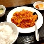 Sam Bi Kuraku - エビと卵チリソース定食