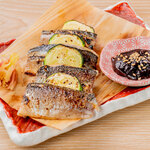 Grilled plum-seasoned sardines and zucchini with balsamic miso sauce
