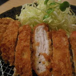 Tonkatsu Katsuyuu - これは『プレーン』だが、野菜やチーズが挟まれたものもある。ジューシーで旨し♪