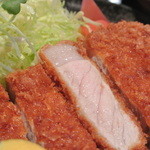 Tonkatsu Katsuyuu - ここにミルで挽いた塩を掛けて頂くと…ッ！！