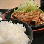 Tonkatsu Katsuyuu - この白飯がまた絶品♪キャベツ・ご飯は最初の１回お替り無料
