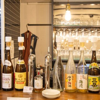 ビールや国産ウイスキー、ワイン、日本酒、焼酎等の多彩ドリンク