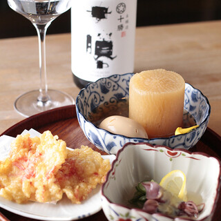 こだわりの出汁が染み込んだアテニヨルの黒おでん