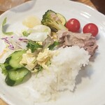 キッチン ブルー グローブ - 最後のワンプレートには、スープの具材も乗せます