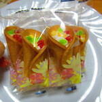 藤兵衛庵 - 花彩つむぎ（フルーツ）　５９４円（税込）プラスチックのパック入り【２０２４年５月】