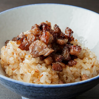 【人氣】 蒜香四溢，口感粘糯的蒜香炒飯