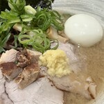 札幌ラーメン 柳 - 特製味噌（海苔　卵　チャーシューこま肉）　生姜は後半味変に
