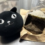 なかさお米屋 - 鮭握り  海苔を巻いた典型的おにぎり