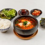 焼肉と鉄鍋 七 - ランチ限定☆牛スジスンドゥブ！