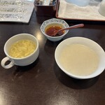 Chainizuteburufuuton - 広東粥、たまごスープ、辣油唐辛子