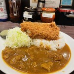 Tonkatsu Aoki - ロースカツカレー　ボリュームあります。ご飯は120グラムなので、女性はもう少し少なめが良いかもですね^ ^