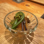 料理屋くおん - 山菜、子持ち昆布、土佐酢