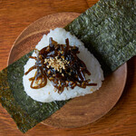 ブラックおむすび ～胡麻塩麹昆布～