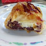 RINGO - ブルーベリー＆チーズのアップルパイを割ってみました(^-^)