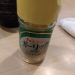 とり乃屋 - もも焼きにちょっとガーリックパウダーをつけて。