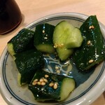 とり乃屋 - この胡瓜が箸休めに最高。