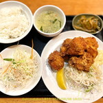 天香美意 - 若鶏の唐揚げ定食 850円 （昼・夜通しメニュー。通し価格になった模様）