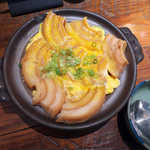 地酒喝采 かも蔵 - 車麩の玉子とじ（￥609）。新潟の車麩、出汁を吸って豊かな旨み