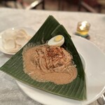 Tugu Kunstkring Paleis - ④ケトプラクメンテン(ライスヌードル、卵、海老クラッカー、ライスケーキ、ピーナッツソース、伝統的なインドネシア料理)100000ルピア≒973円