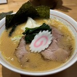 Ginza Koushi - 豚骨醤油ラーメン中太麺 1300円。大盛り 150円。