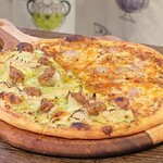 トリワイン ＰＩＫＯＳＨＨＨＵ - ハーフ＆ハーフのピザ