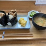 むらかみ食堂 - シンプルにおにぎり定食を注文。お米は福井県産のお米を使用してます。