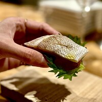 上六ワイン - 春子鯛のボカディージョ