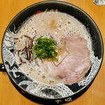 博多一幸舎 エキマルシェ大阪店 - 泡系豚骨ラーメン ¥800