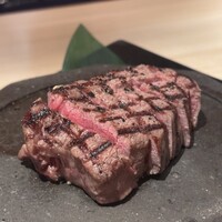 美食 個室・炭火焼・ワイン 縁 新宿店 - 黒毛和牛のフィレ肉溶岩焼き(シャトーブリアン)