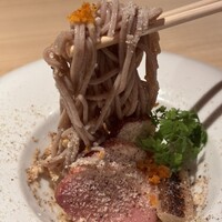 美食 個室・炭火焼・ワイン 縁 新宿店 - 冷製からすみ田舎そ蕎麦　燻製鴨のアーリオ・オーリオ