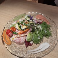 美食 個室・炭火焼・ワイン 縁 新宿店 - いろいろトマトと鎌倉野菜のバーニャカウダ