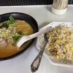 龍王 - 味噌ラーメン＋半炒飯 750円