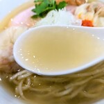 地球の中華そば - MIXワンタン麺塩のスープ