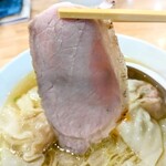 地球の中華そば - MIXワンタン麺塩の豚ロースチャーシュー