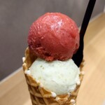 HiO ICE CREAM Stand 日本橋三越本店 - ブラッドオレンジとそら豆