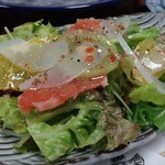 グルメ民宿はまもと - 烏賊のサラダ。フルーツが何ともいえず、美味しい♥
ドレッシングも美味しかったな…