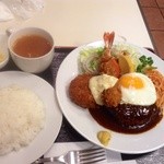 キッチンスズキ - ハンバーグ、目玉焼き、海老フライ、ホタテコロッケ