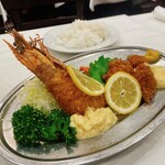 レストラン桂 - 【C料理(有頭海老フライ+帆立貝フライ】(¥1900)
