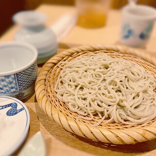 Teuchi Soba Senri - 全国各地の蕎麦の実を仕入れ、石臼で毎日挽いており、つなぎには今治産の小麦粉を使っている。