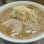 ラーメンの店 ホープ軒 - 斜めから