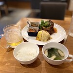 Tabi No Tochuude Sora Wo Miagetara - お得なハンバーグプラスランチ
      150gハンバーグ、ロメスコソース
      日替わりの一品
      日替わりのカレー
      ごはん、サラダ、スープ
      チーズトッピング