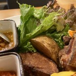 Tabi No Tochuude Sora Wo Miagetara - お得なハンバーグプラスランチ
      150gハンバーグ、ロメスコソース
      日替わりの一品
      日替わりのカレー
      ごはん、サラダ、スープ
      チーズトッピング
